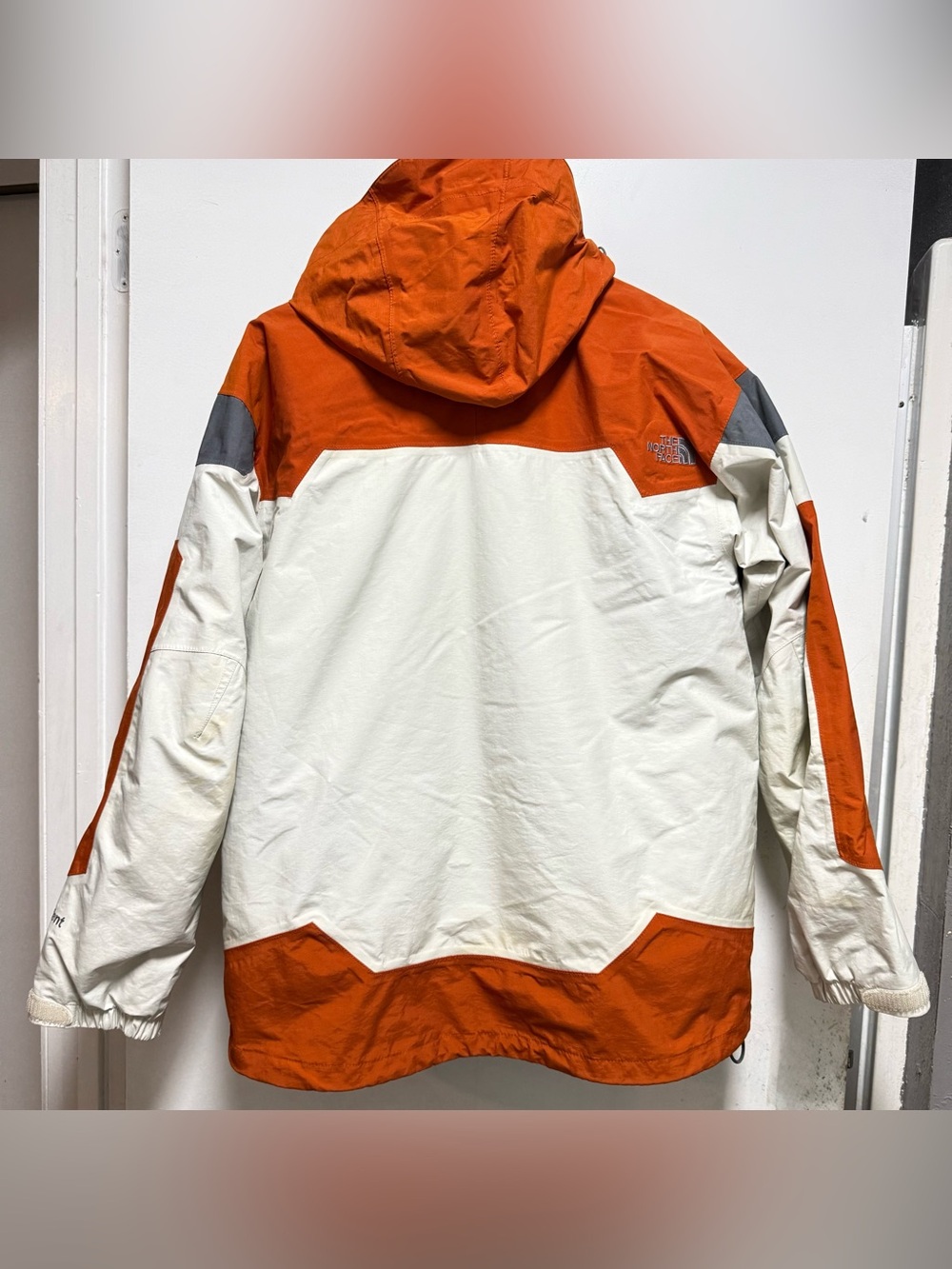 This is a The North Face Hyvent 3-in-1 insulated snow jacket in a white, orange - Picture 11 of 16
